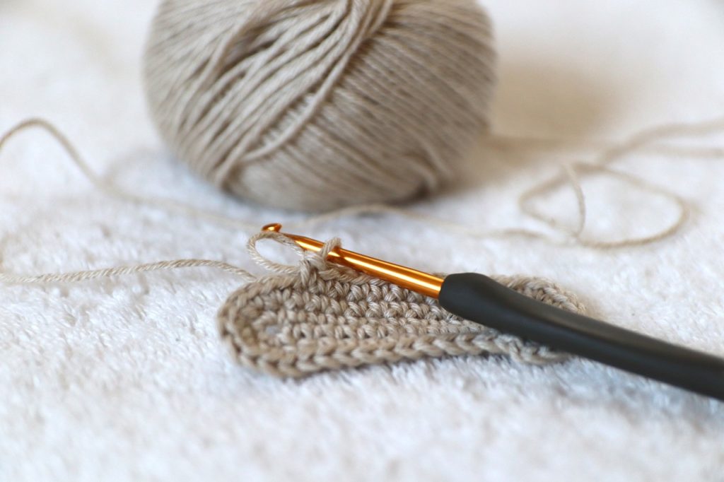 handmade, knitting, crochet needle-4681198.jpg